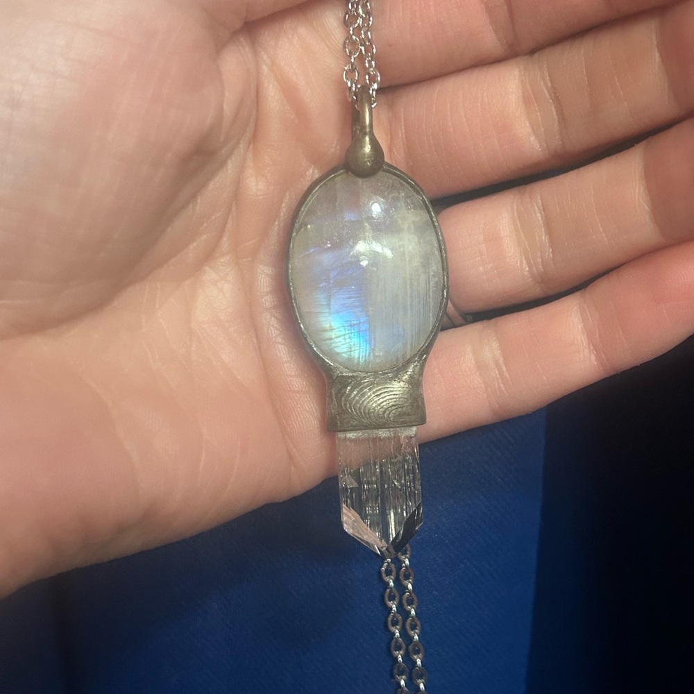 Elegant Silver and Crystal moonstone Pendant Necklace - Picture 2 of 5
